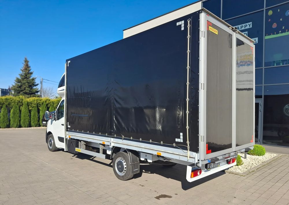 Renault Master - Ponyvás kisteherautó: 3 kép. Renault Master - Ponyvás kisteherautó: 3 kép.