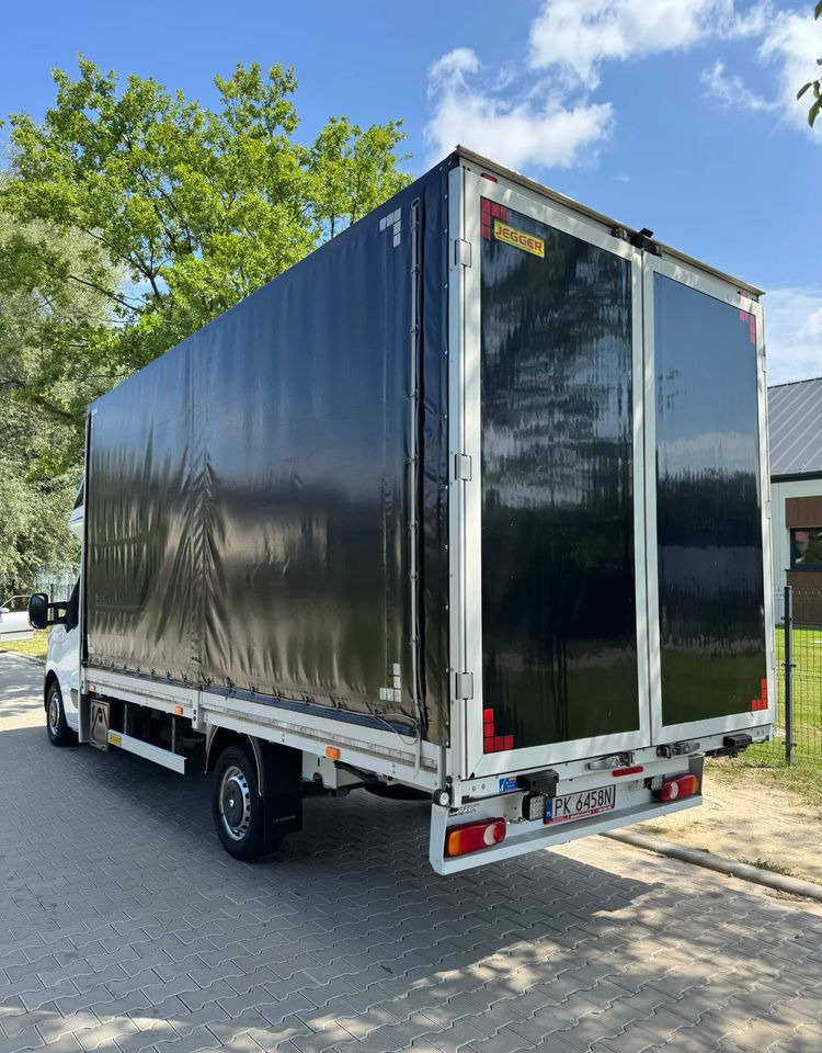 Renault Master - Ponyvás kisteherautó: 5 kép. Renault Master - Ponyvás kisteherautó: 5 kép.