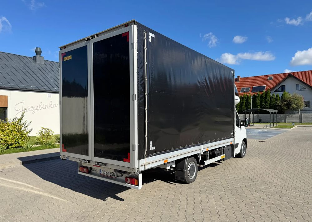 Renault Master - Ponyvás kisteherautó: 5 kép. Renault Master - Ponyvás kisteherautó: 5 kép.