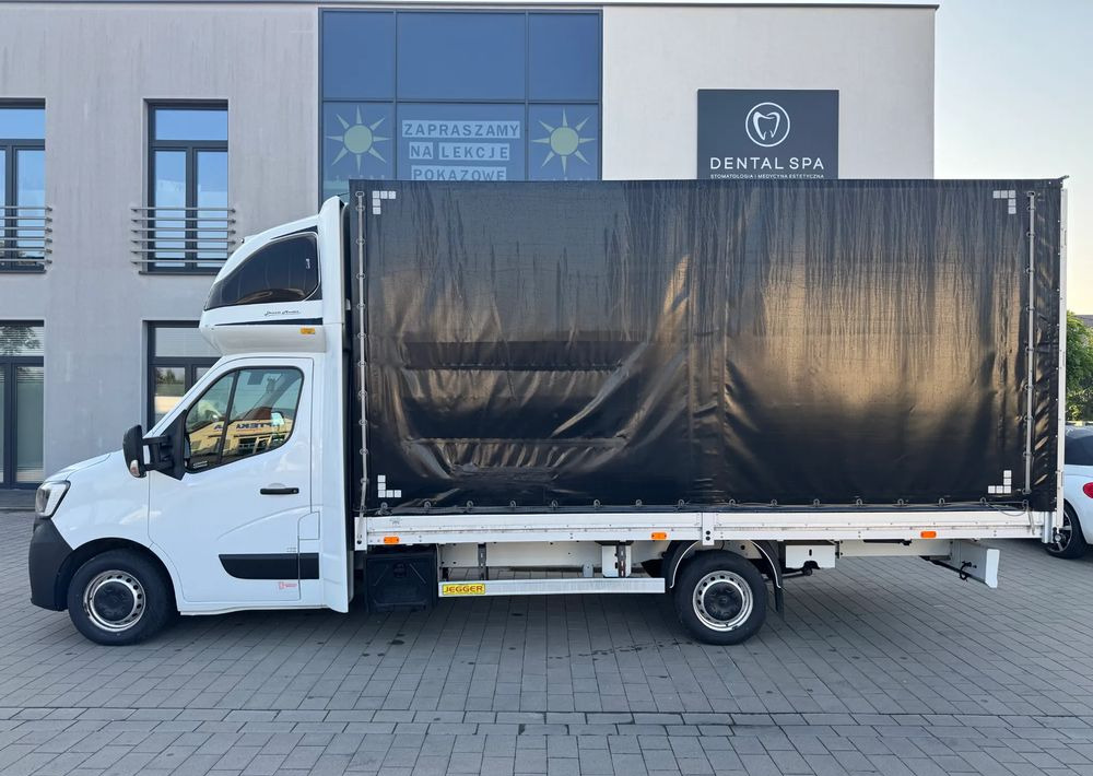 Renault Master - Ponyvás kisteherautó: 4 kép. Renault Master - Ponyvás kisteherautó: 4 kép.