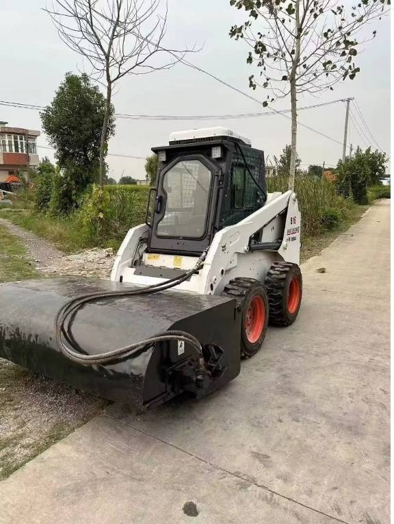 Bobcat S 16 - Mini homlokrakodó: 1 kép. Bobcat S 16 - Mini homlokrakodó: 1 kép.