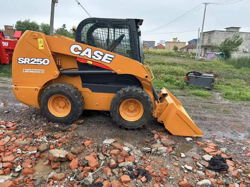 CASE SR 250 - Mini homlokrakodó: 1 kép. CASE SR 250 - Mini homlokrakodó: 1 kép.