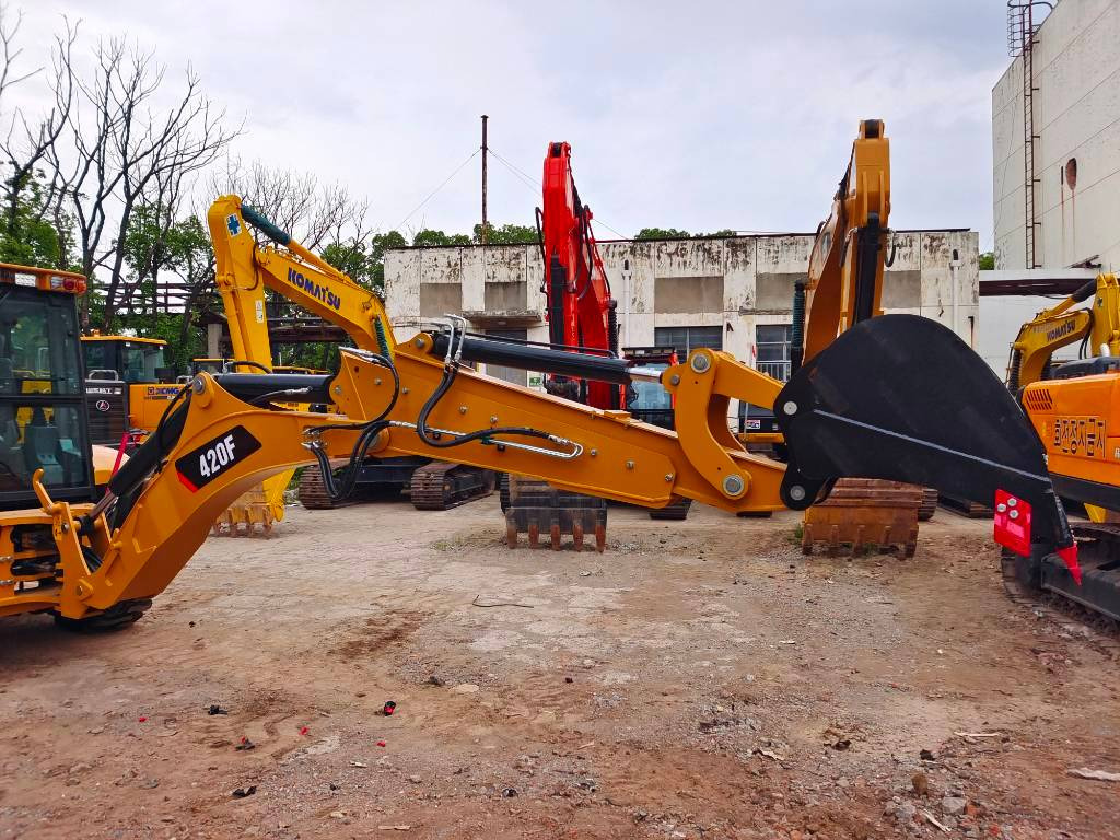 CAT 100% new caterpillar 420 F - Kotrórakodó: 3 kép. CAT 100% new caterpillar 420 F - Kotrórakodó: 3 kép.