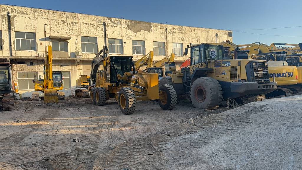 CAT 140 H - Gréder: 2 kép. CAT 140 H - Gréder: 2 kép.