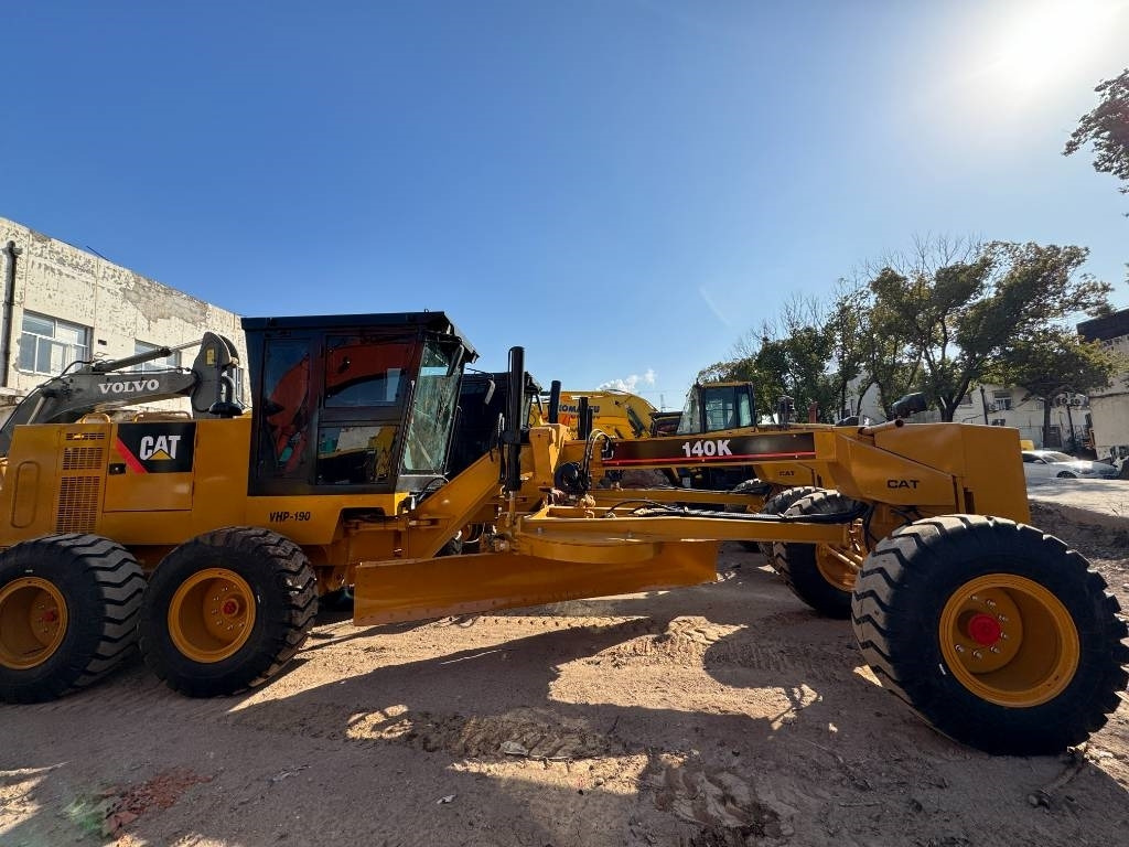 CAT 140 K - Gréder: 5 kép. CAT 140 K - Gréder: 5 kép.