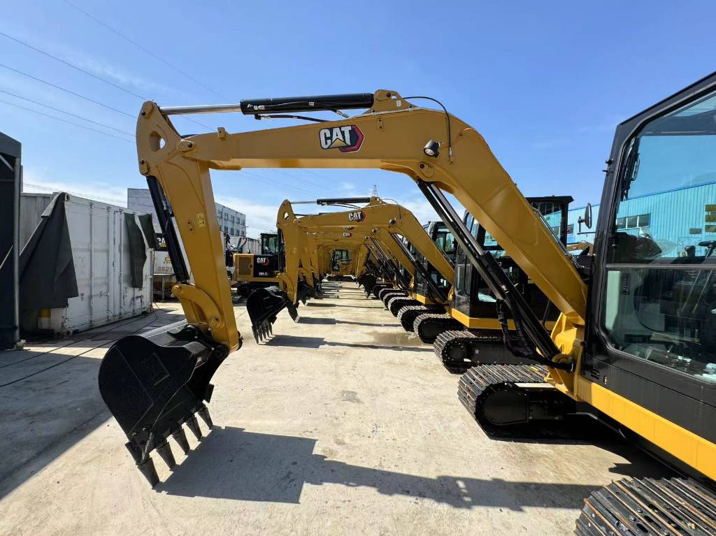 CAT 305.5 E CR - Minikotró: 2 kép. CAT 305.5 E CR - Minikotró: 2 kép.
