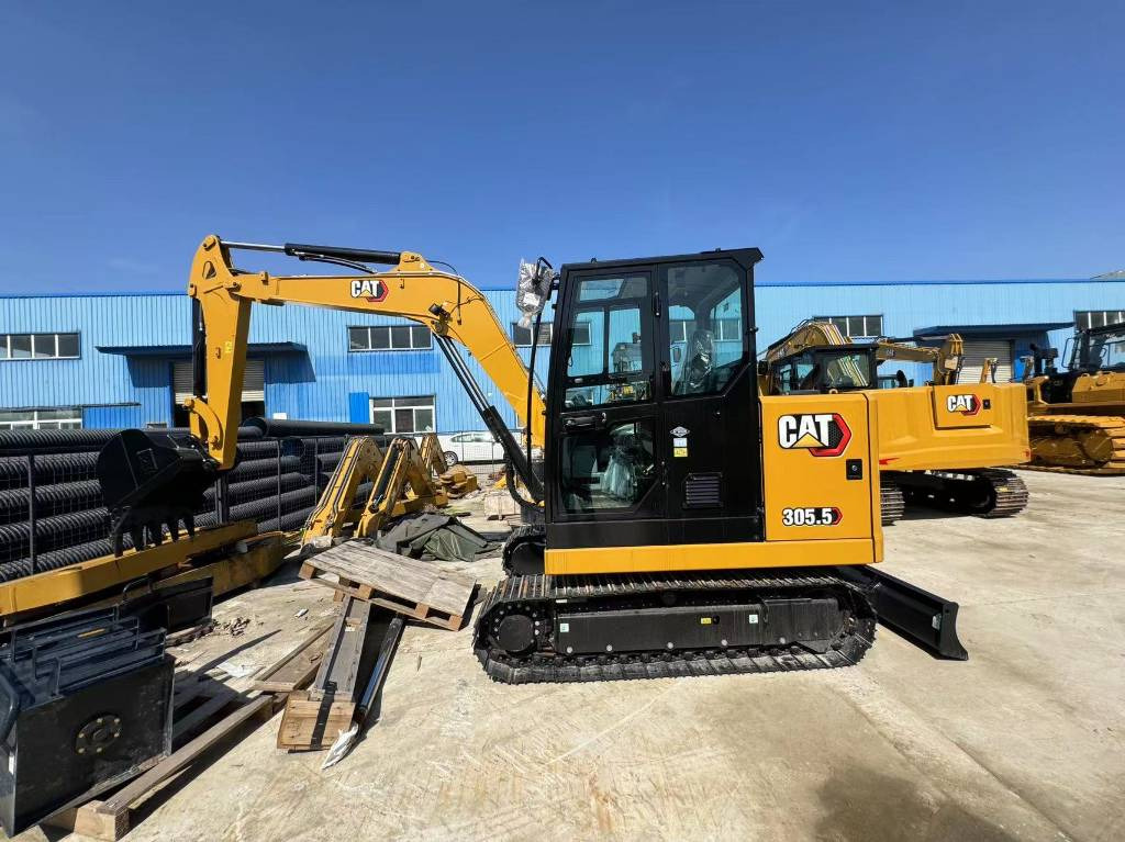 CAT 305.5 E CR - Minikotró: 1 kép. CAT 305.5 E CR - Minikotró: 1 kép.