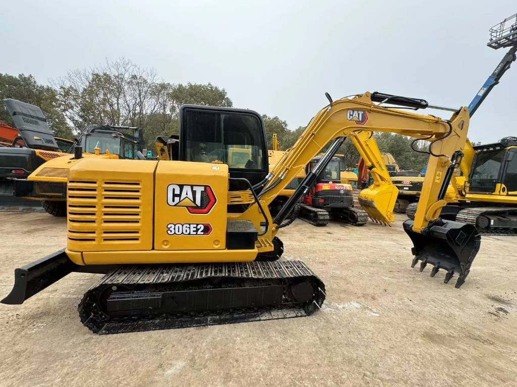 CAT 306E - Minikotró: 2 kép. CAT 306E - Minikotró: 2 kép.