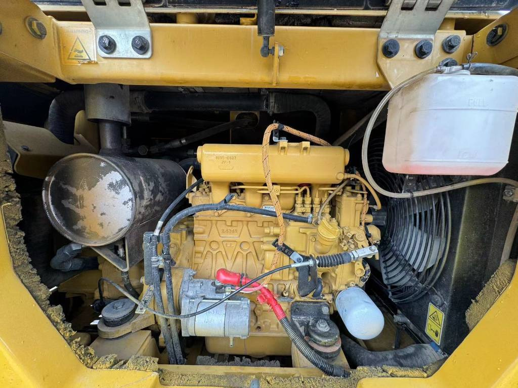 Minikotró CAT 306E: 19 kép.