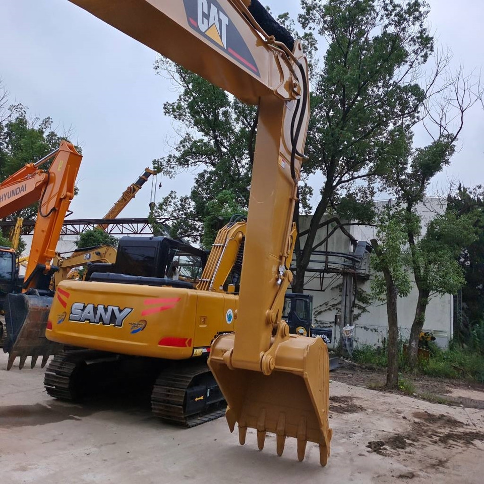 CAT 320 C L - Lánctalpas kotró: 5 kép. CAT 320 C L - Lánctalpas kotró: 5 kép.