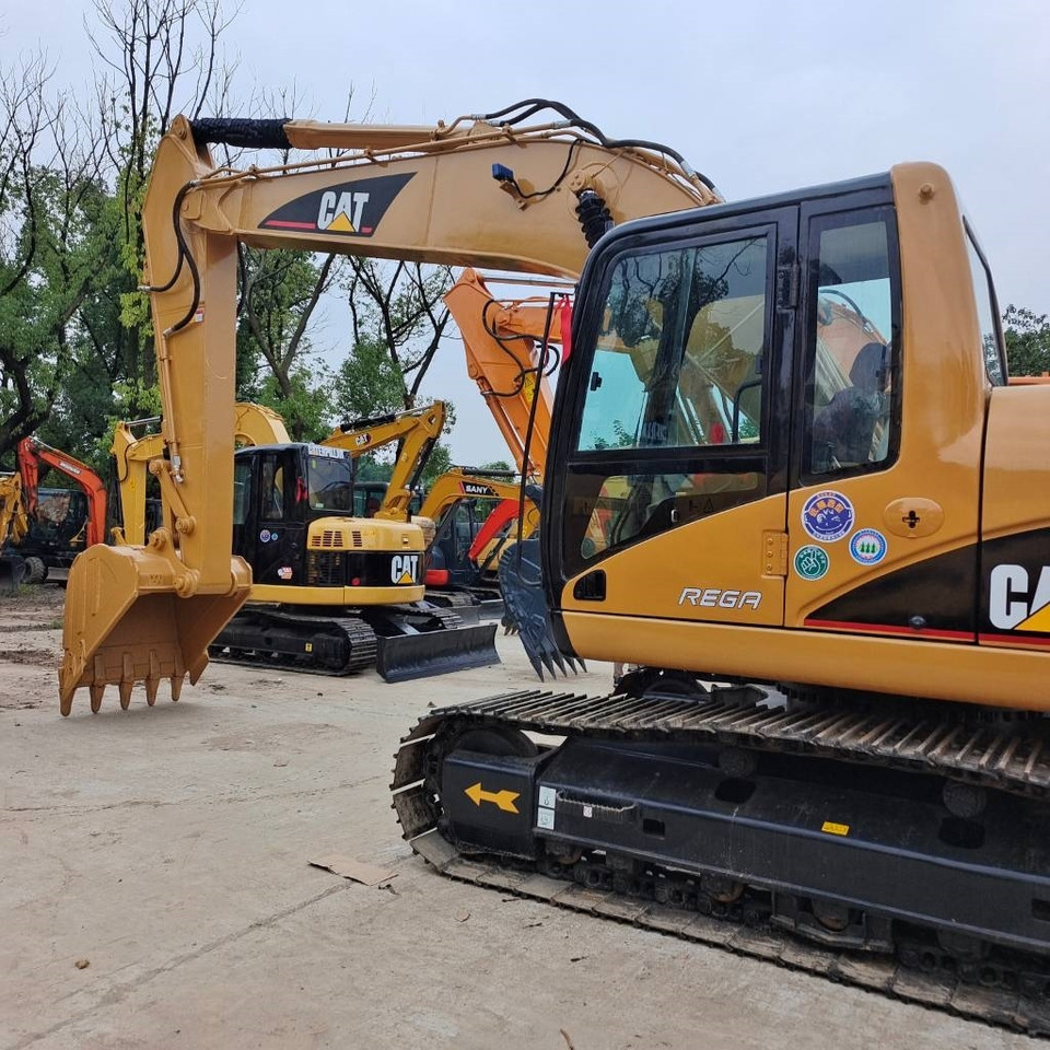 CAT 320 C L - Lánctalpas kotró: 2 kép. CAT 320 C L - Lánctalpas kotró: 2 kép.