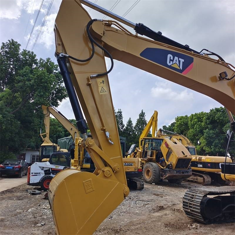 CAT 320 D L - Lánctalpas kotró: 2 kép. CAT 320 D L - Lánctalpas kotró: 2 kép.