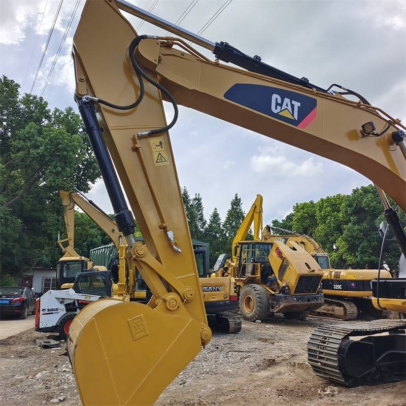 CAT 320 D L - Lánctalpas kotró: 3 kép. CAT 320 D L - Lánctalpas kotró: 3 kép.