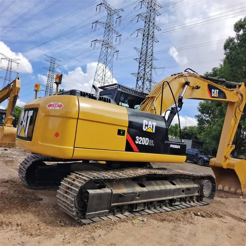 CAT 320 D L - Lánctalpas kotró: 1 kép. CAT 320 D L - Lánctalpas kotró: 1 kép.