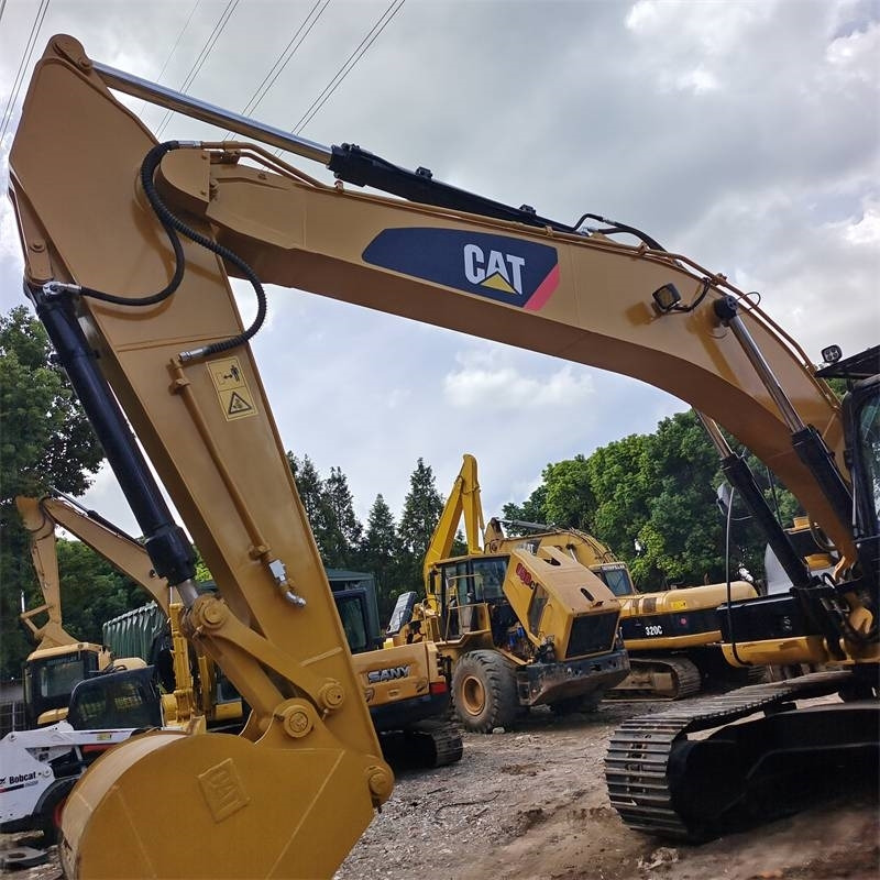 CAT 320 D L - Lánctalpas kotró: 5 kép. CAT 320 D L - Lánctalpas kotró: 5 kép.