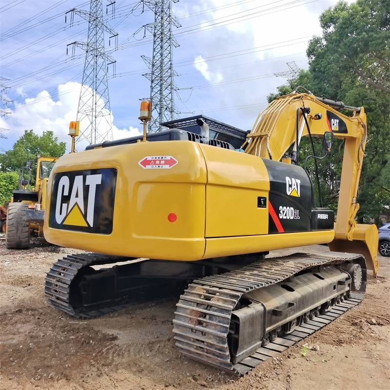 CAT 320 D L - Lánctalpas kotró: 2 kép. CAT 320 D L - Lánctalpas kotró: 2 kép.