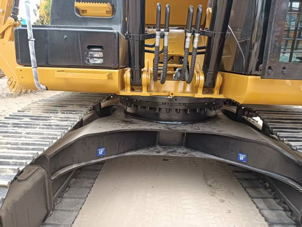 CAT 320 D2 - Lánctalpas kotró: 4 kép. CAT 320 D2 - Lánctalpas kotró: 4 kép.
