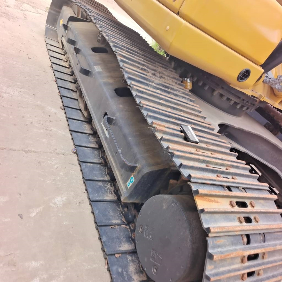 Lánctalpas kotró CAT 320 GC: 8 kép.