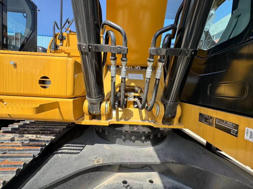 CAT 320 GC - Lánctalpas kotró: 5 kép. CAT 320 GC - Lánctalpas kotró: 5 kép.