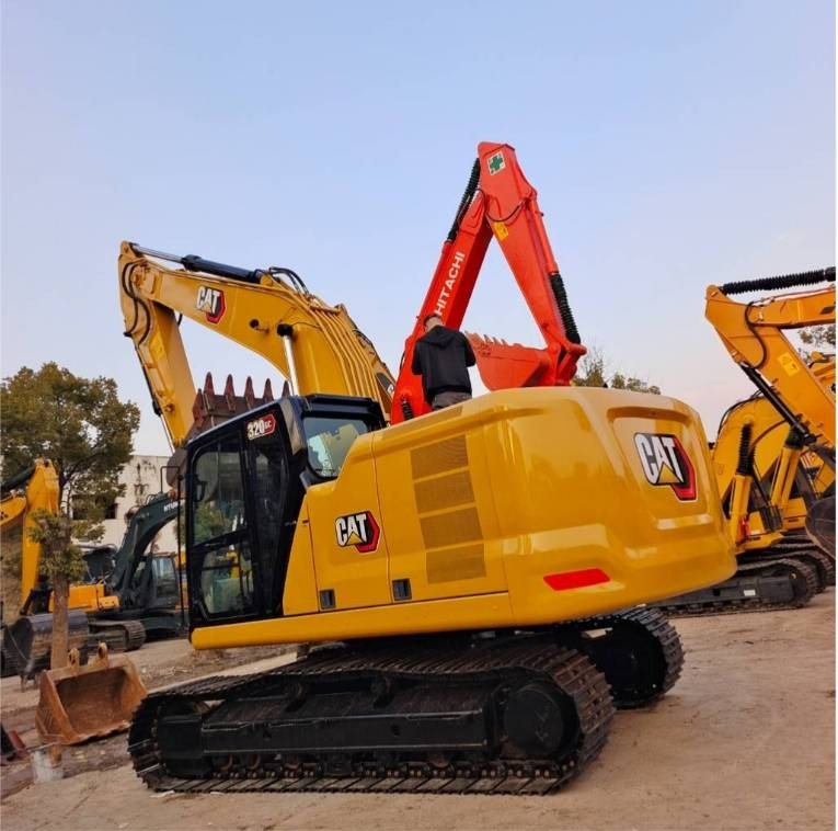 CAT 320 GC - Lánctalpas kotró: 1 kép. CAT 320 GC - Lánctalpas kotró: 1 kép.