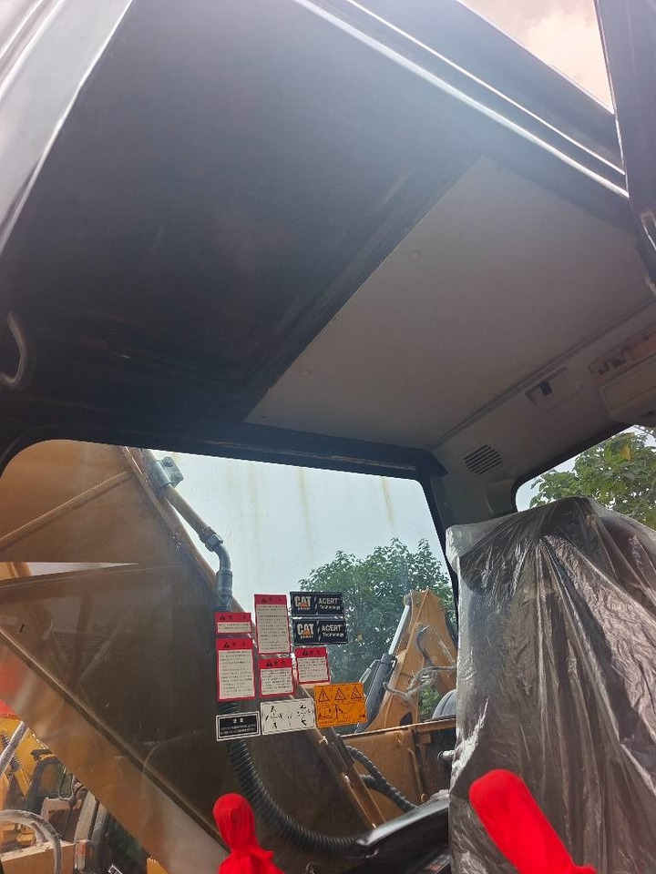 CAT 320D2L - Lánctalpas kotró: 5 kép. CAT 320D2L - Lánctalpas kotró: 5 kép.