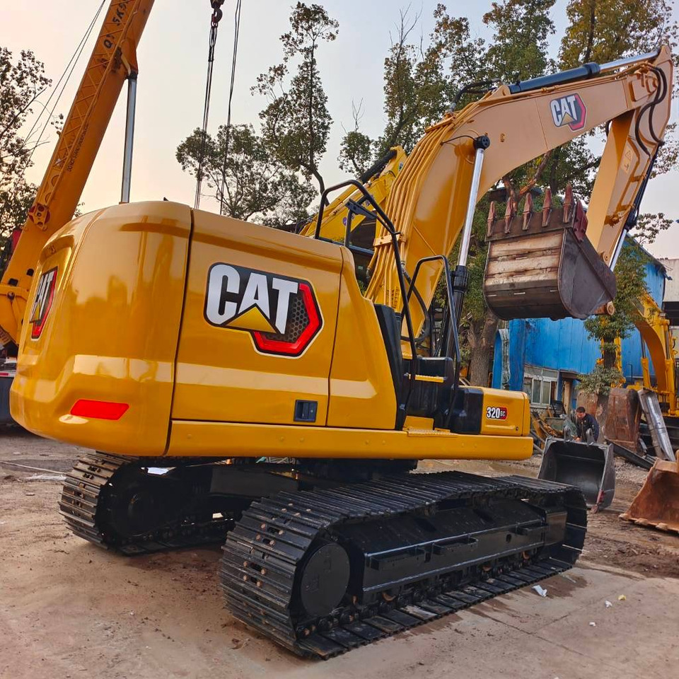 CAT 320GC - Lánctalpas kotró: 2 kép. CAT 320GC - Lánctalpas kotró: 2 kép.