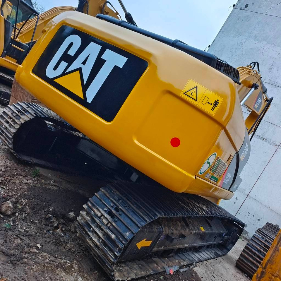 Lánctalpas kotró CAT 323 D: 16 kép.