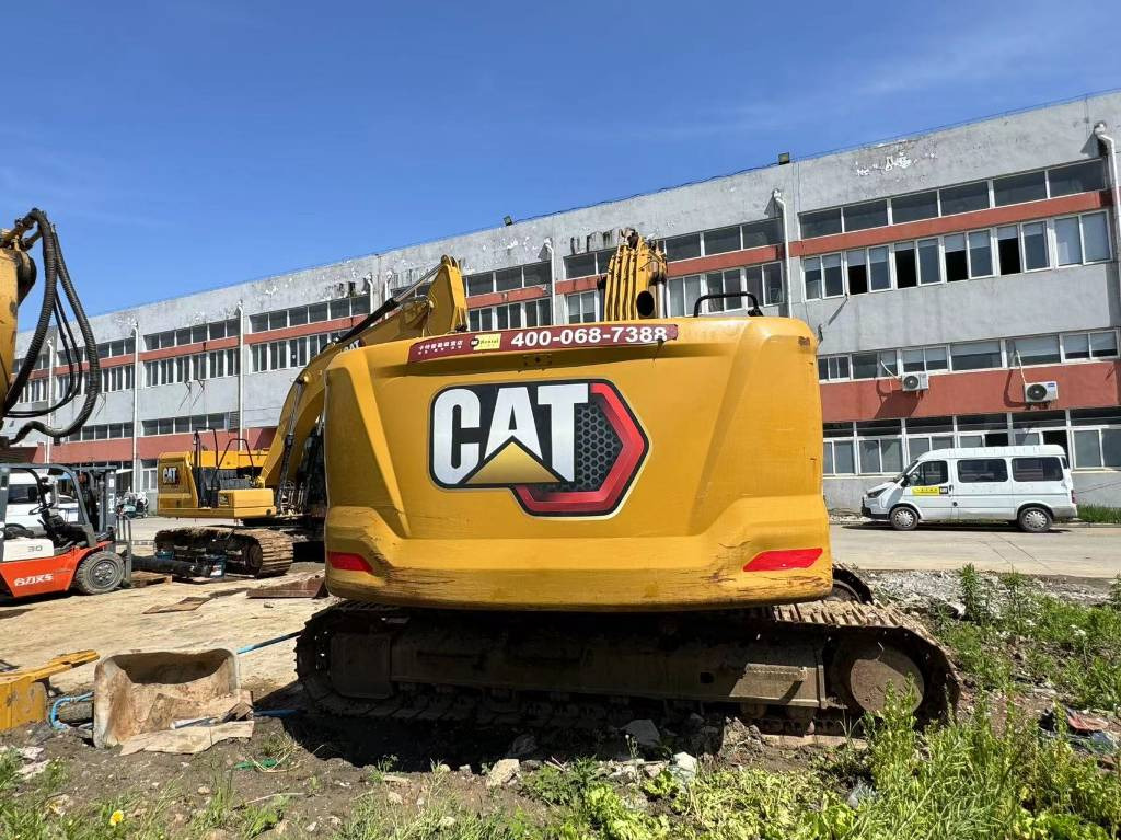 CAT 323GC - Lánctalpas kotró: 5 kép. CAT 323GC - Lánctalpas kotró: 5 kép.