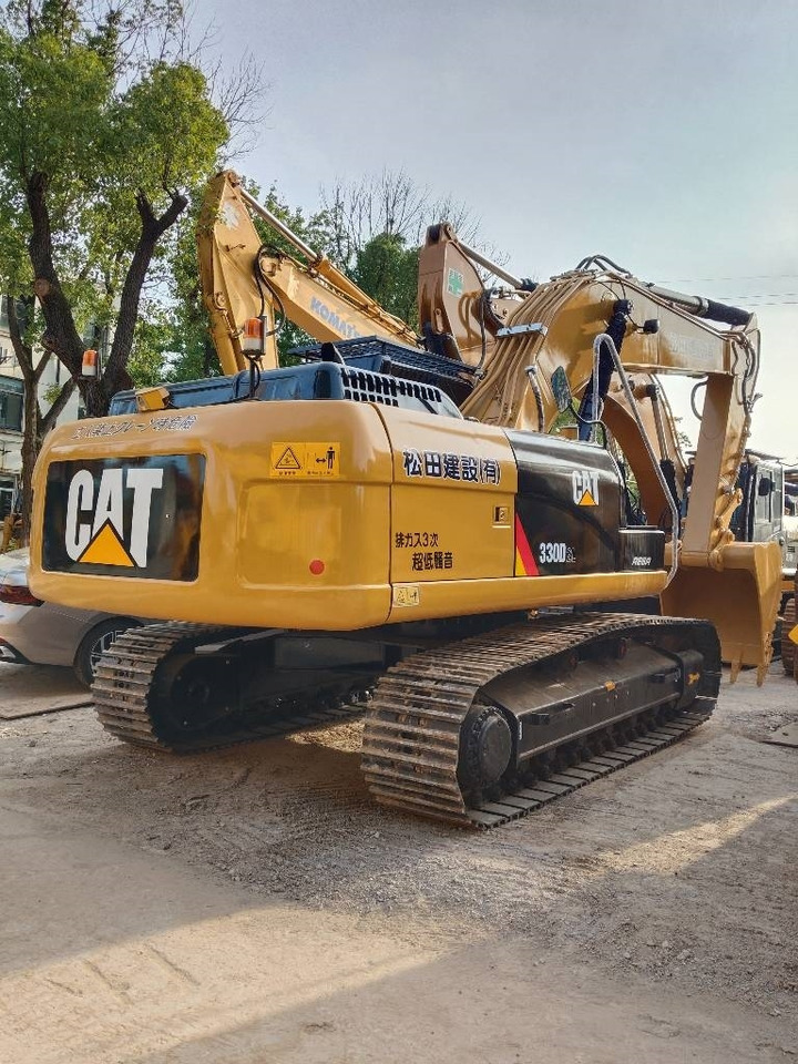 CAT 330 D - Lánctalpas kotró: 3 kép. CAT 330 D - Lánctalpas kotró: 3 kép.