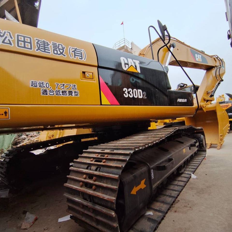 CAT 330 D L - Lánctalpas kotró: 1 kép. CAT 330 D L - Lánctalpas kotró: 1 kép.