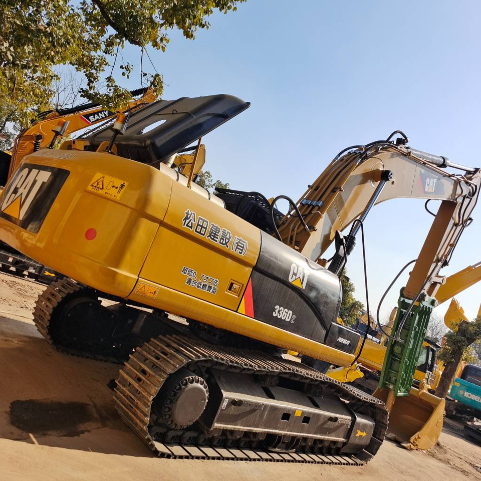CAT 336 D2 - Lánctalpas kotró: 2 kép. CAT 336 D2 - Lánctalpas kotró: 2 kép.