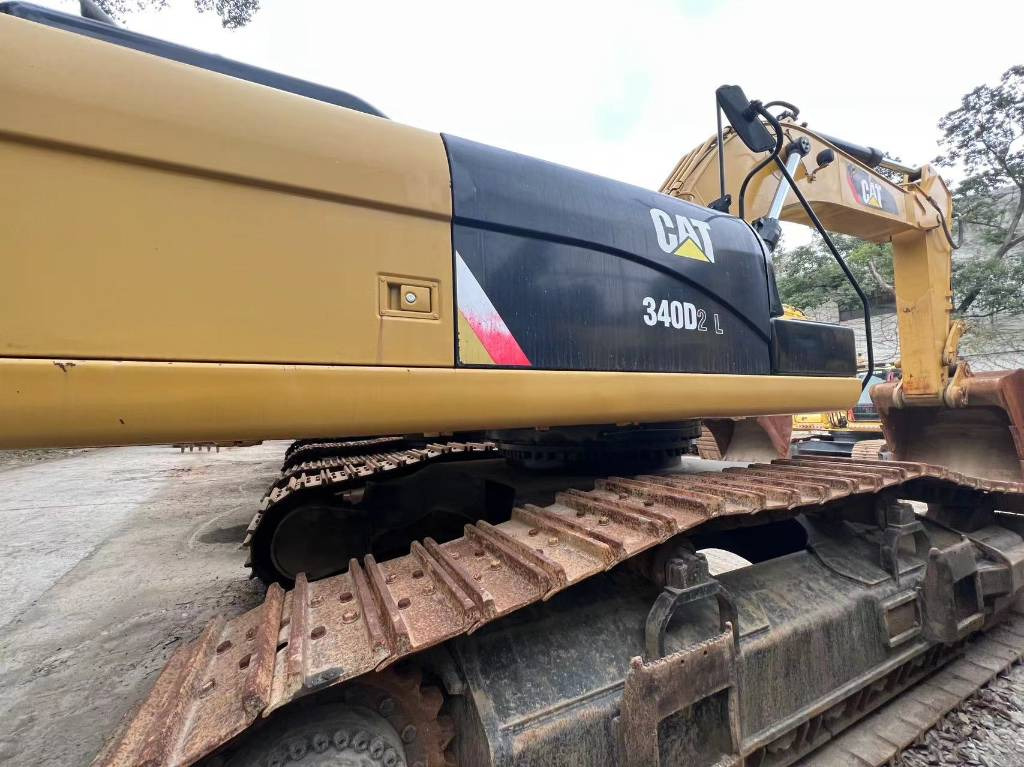 CAT 340 D L - Lánctalpas kotró: 2 kép. CAT 340 D L - Lánctalpas kotró: 2 kép.