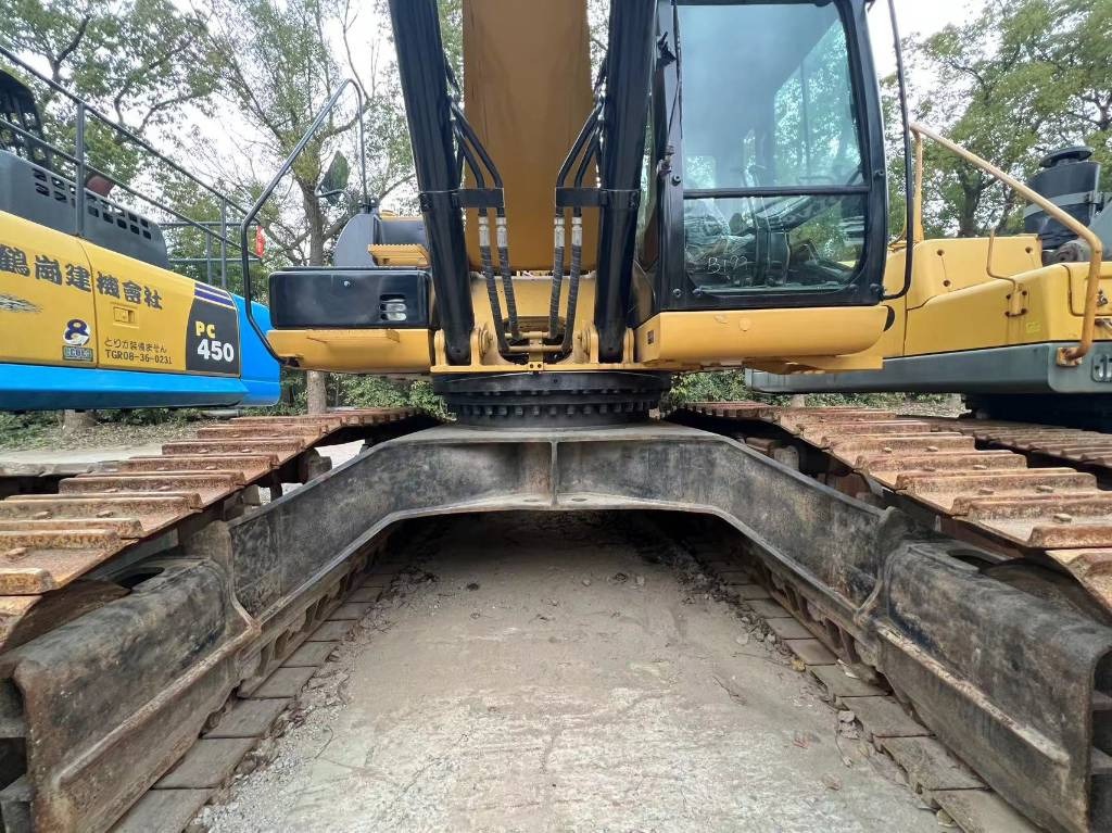 CAT 340 D L - Lánctalpas kotró: 3 kép. CAT 340 D L - Lánctalpas kotró: 3 kép.