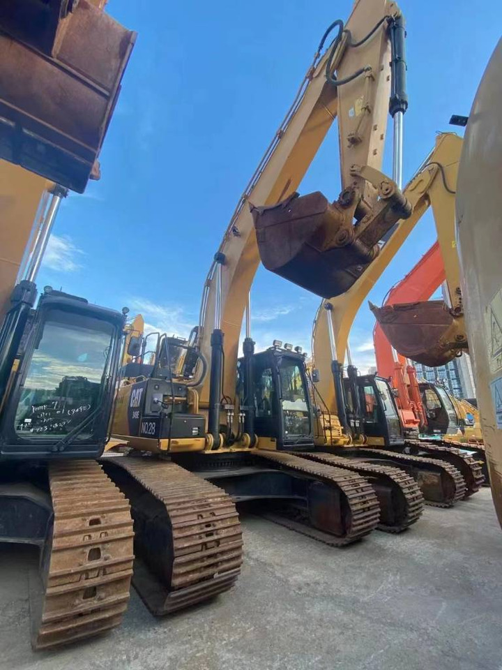 Lánctalpas kotró CAT 349 EL: 8 kép.