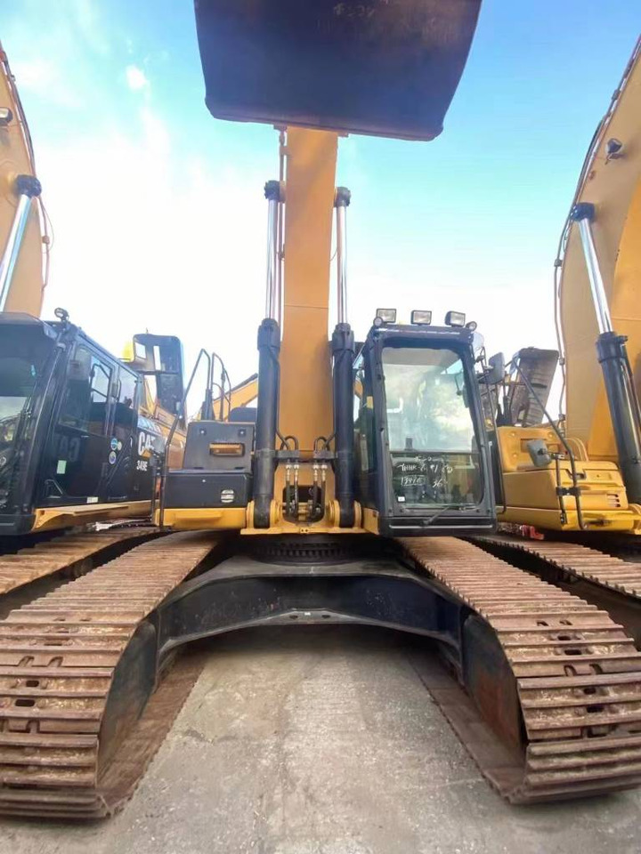 CAT 349 EL - Lánctalpas kotró: 4 kép. CAT 349 EL - Lánctalpas kotró: 4 kép.