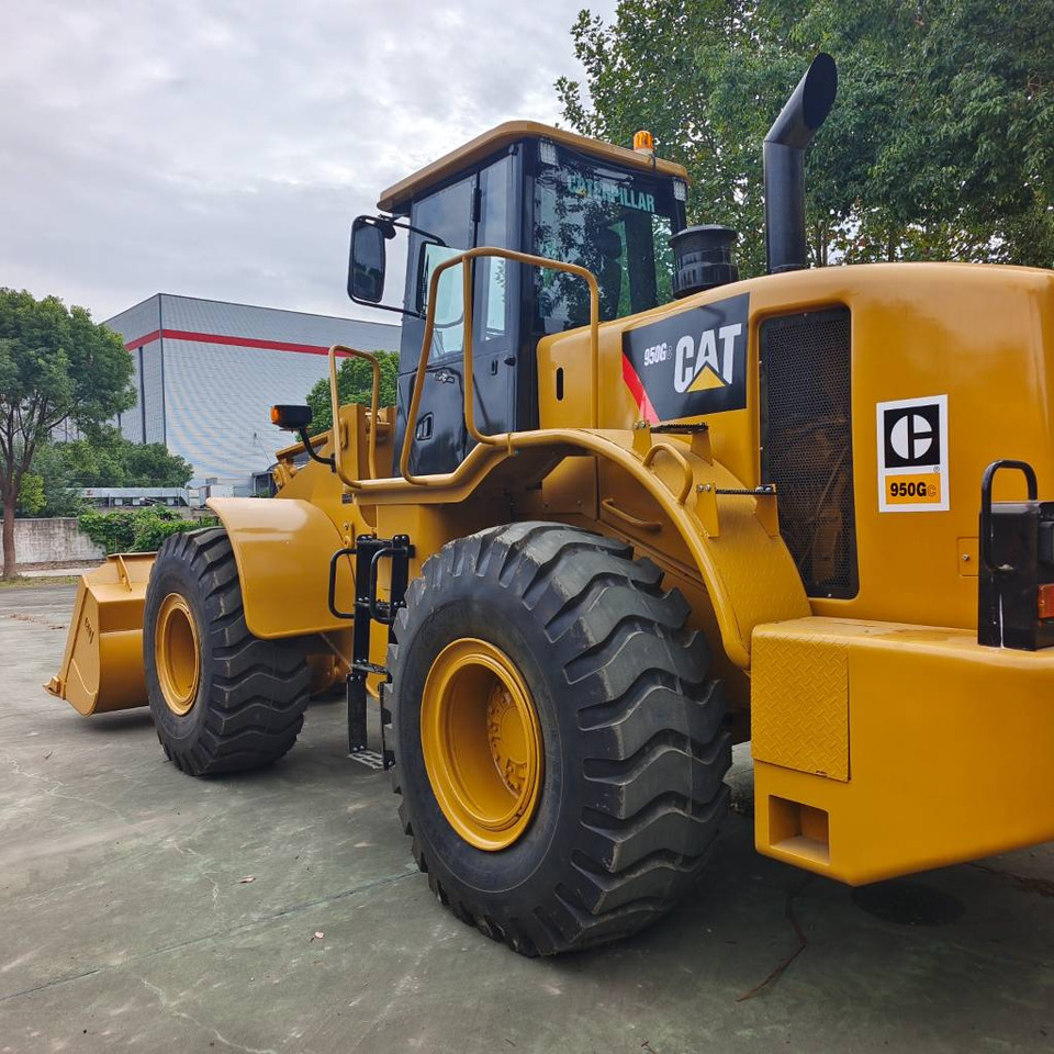 CAT 950GC - Gumikerekes homlokrakodó: 4 kép. CAT 950GC - Gumikerekes homlokrakodó: 4 kép.