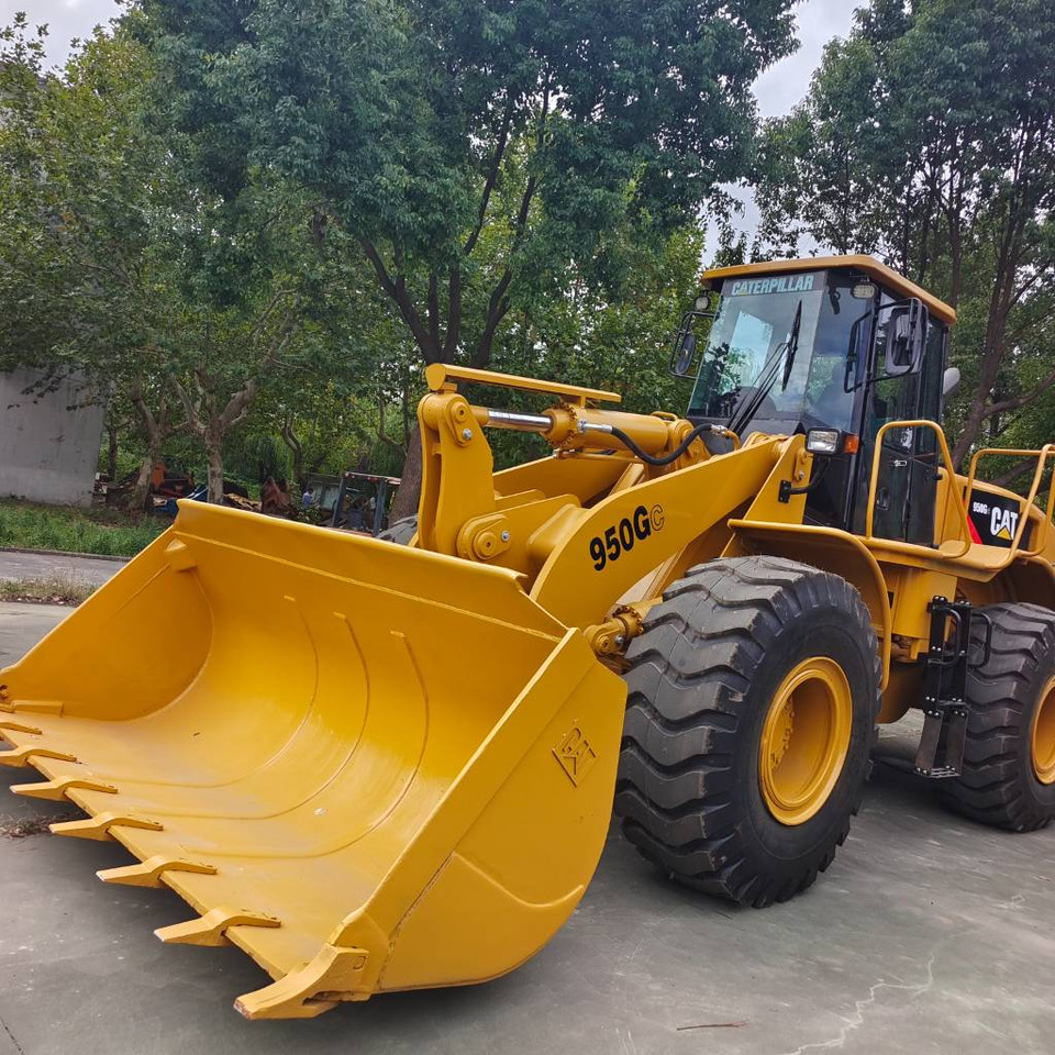CAT 950GC - Gumikerekes homlokrakodó: 2 kép. CAT 950GC - Gumikerekes homlokrakodó: 2 kép.