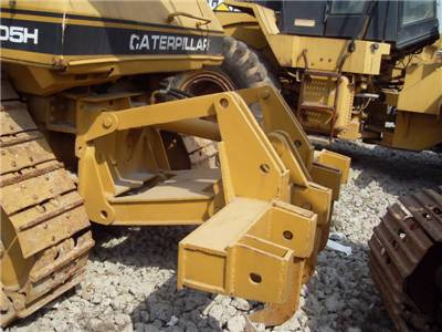 CAT D 5 H - Buldózer: 2 kép. CAT D 5 H - Buldózer: 2 kép.