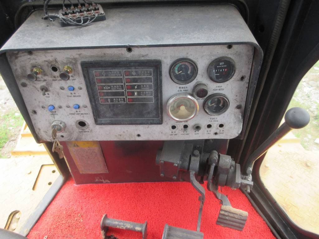 Buldózer CAT D 7 H: 13 kép.