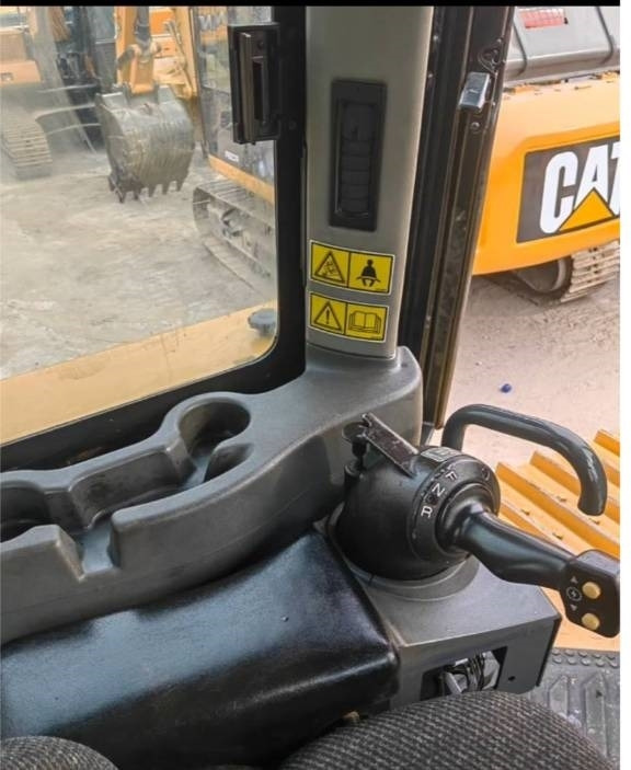 CAT D 8 T - Buldózer: 3 kép. CAT D 8 T - Buldózer: 3 kép.