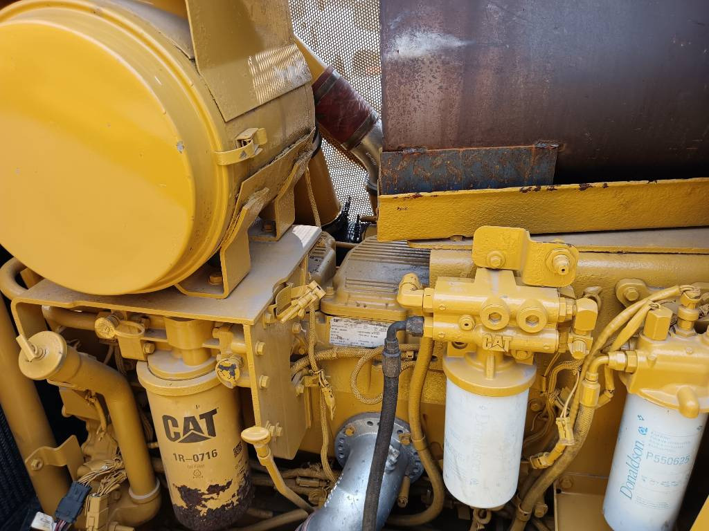CAT D 8 T - Buldózer: 3 kép. CAT D 8 T - Buldózer: 3 kép.