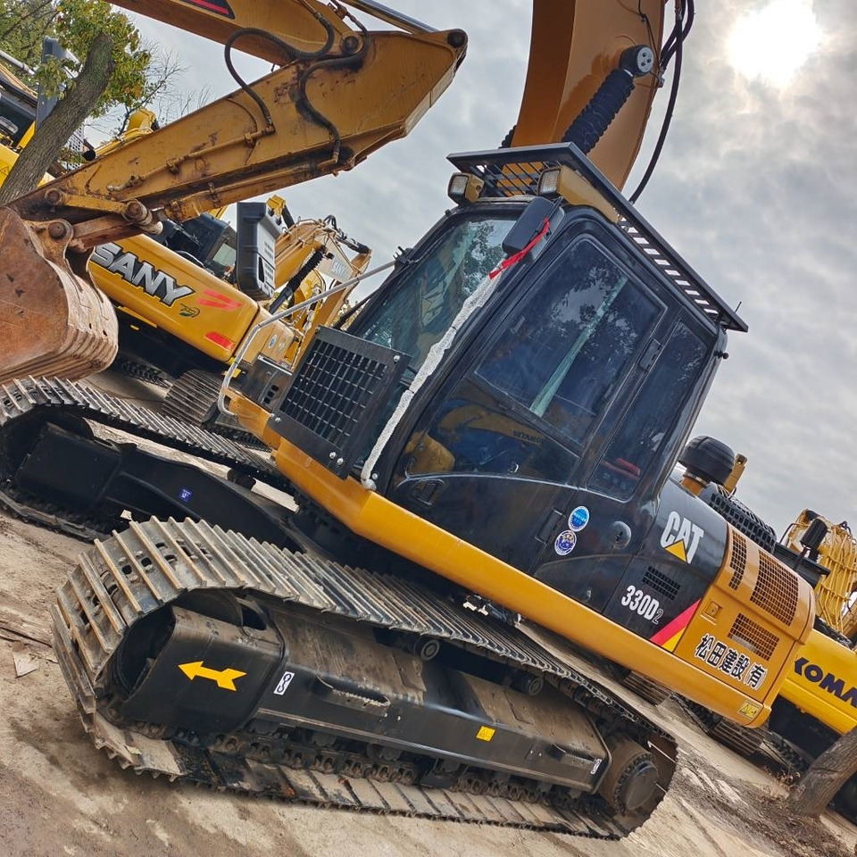 Lánctalpas kotró Cathefeng 330 D: 17 kép. Lánctalpas kotró Cathefeng 330 D: 17 kép.