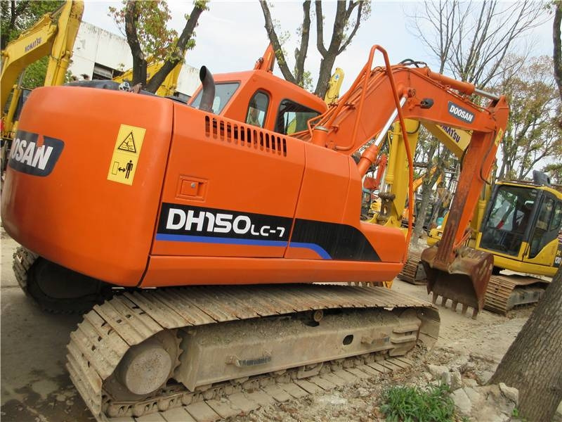 Doosan DH 150 LC-7 - Lánctalpas kotró: 1 kép. Doosan DH 150 LC-7 - Lánctalpas kotró: 1 kép.