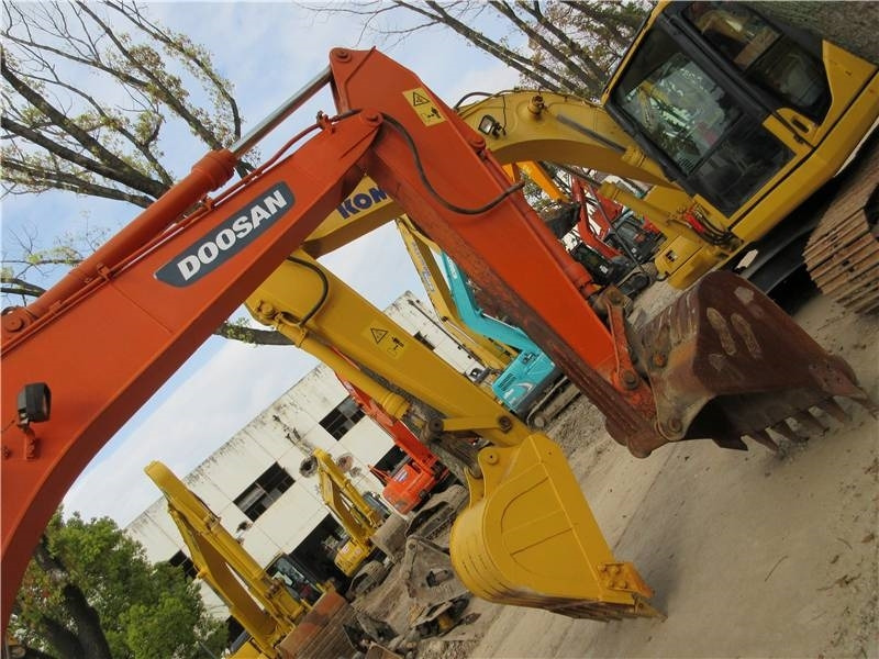 Doosan DH 150 LC-7 - Lánctalpas kotró: 4 kép. Doosan DH 150 LC-7 - Lánctalpas kotró: 4 kép.