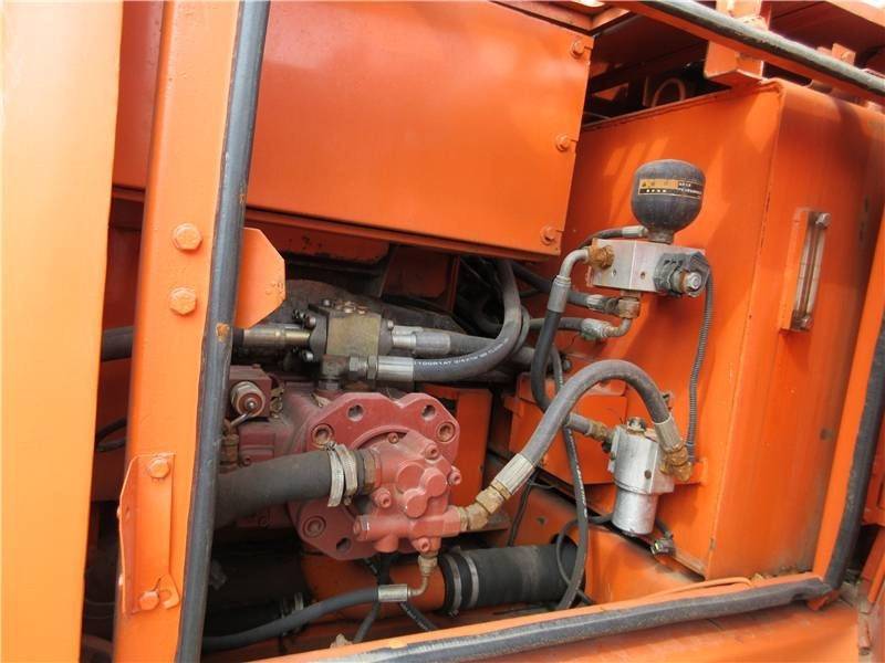 Doosan DH 150 LC-7 - Lánctalpas kotró: 3 kép. Doosan DH 150 LC-7 - Lánctalpas kotró: 3 kép.