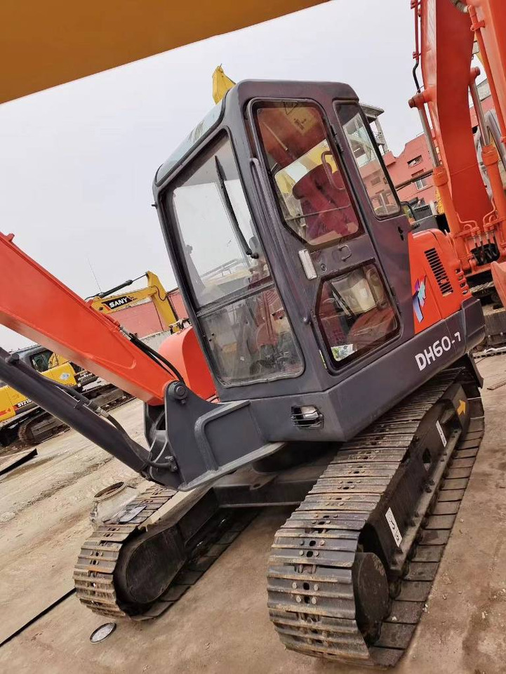 Doosan DH 60-7 - Minikotró: 5 kép. Doosan DH 60-7 - Minikotró: 5 kép.