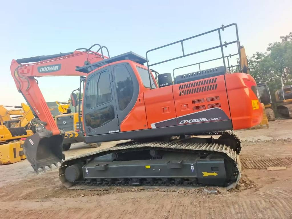 Doosan DX 225 LC-9C - Lánctalpas kotró: 1 kép. Doosan DX 225 LC-9C - Lánctalpas kotró: 1 kép.