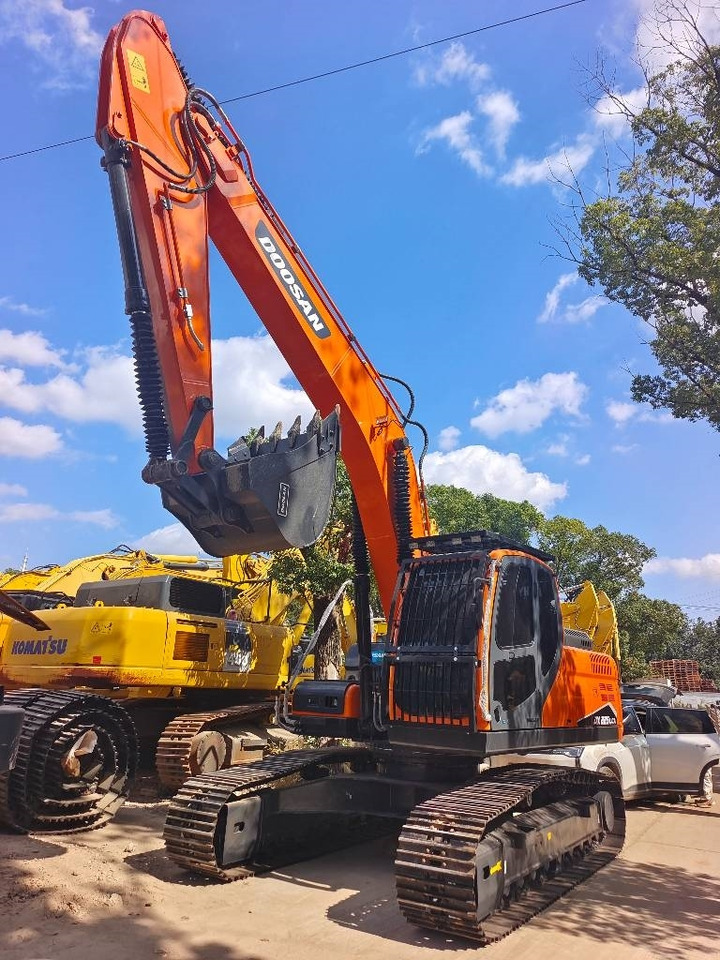 Doosan DX 225 LC - Lánctalpas kotró: 2 kép. Doosan DX 225 LC - Lánctalpas kotró: 2 kép.