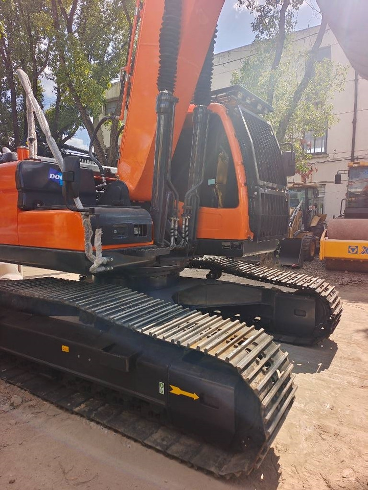 Doosan DX 225 LC - Lánctalpas kotró: 5 kép. Doosan DX 225 LC - Lánctalpas kotró: 5 kép.