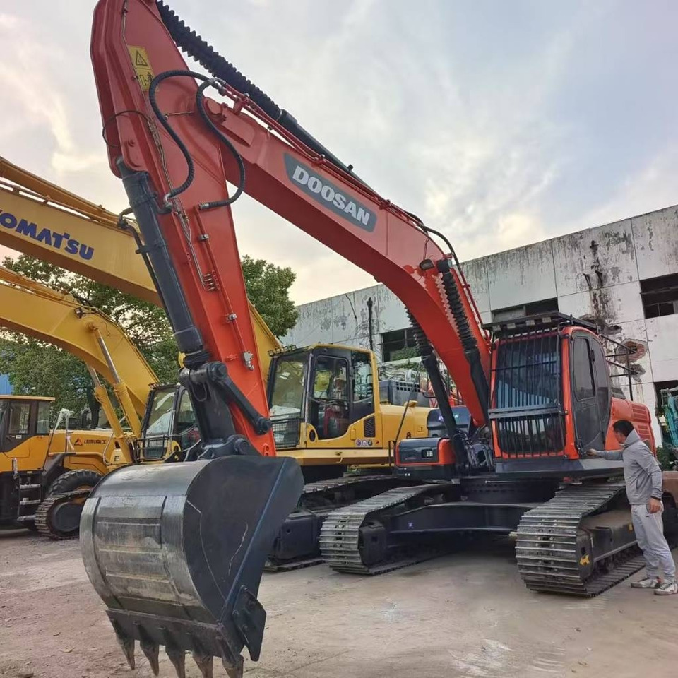 Doosan DX 300 - Lánctalpas kotró: 1 kép. Doosan DX 300 - Lánctalpas kotró: 1 kép.